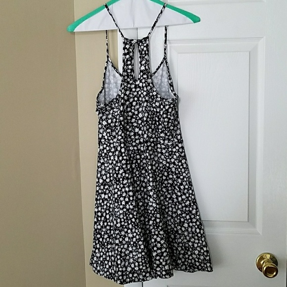 Like new, Summer dress, medium - Picture 3 of 4